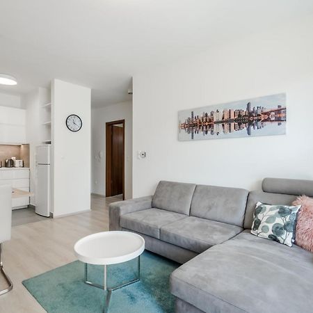 Bpr Galactic Empire Home With Balcony Budapest Extérieur photo