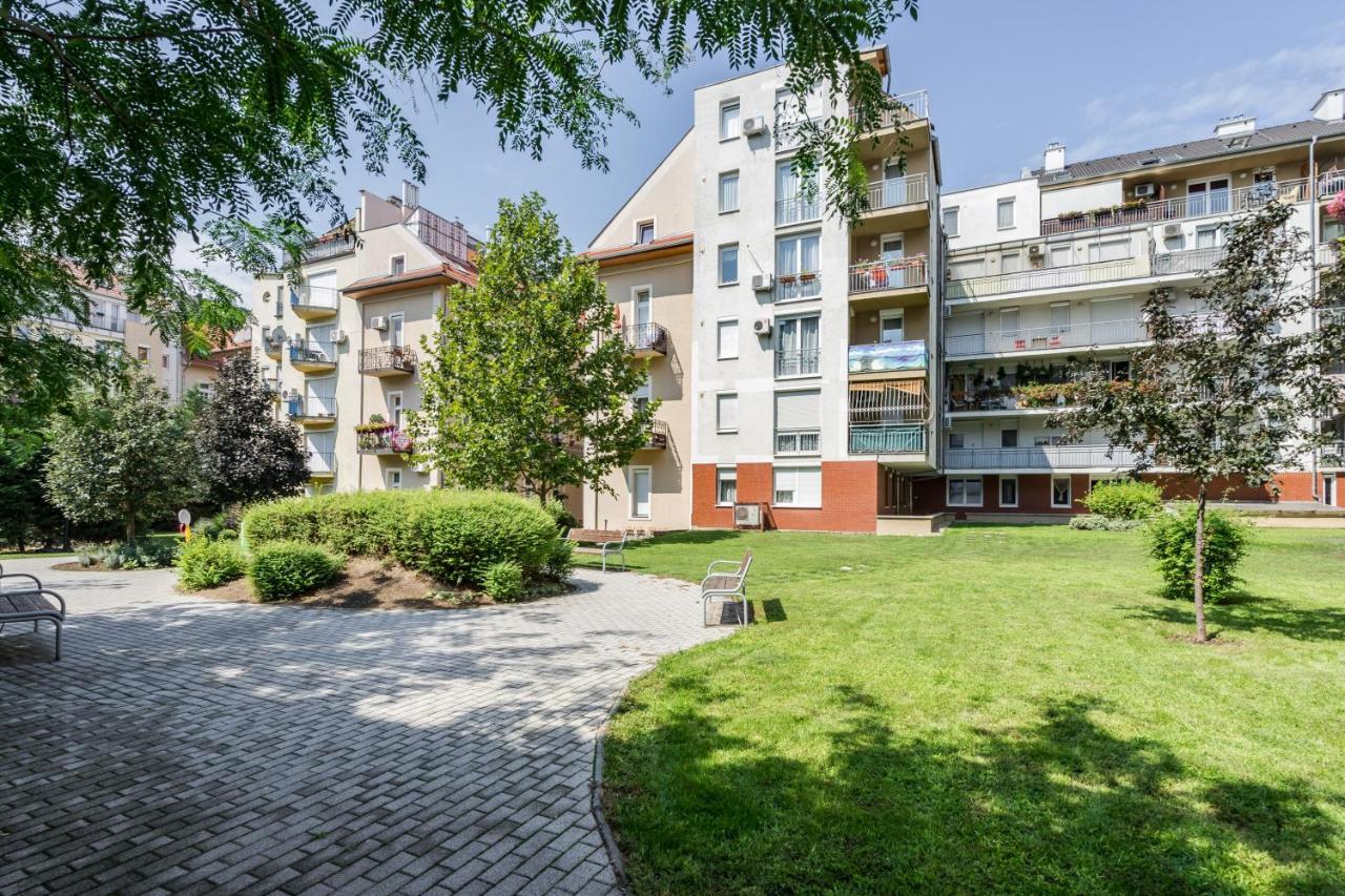 Bpr Galactic Empire Home With Balcony Budapest Extérieur photo