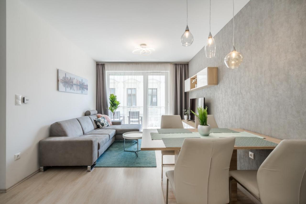Bpr Galactic Empire Home With Balcony Budapest Extérieur photo
