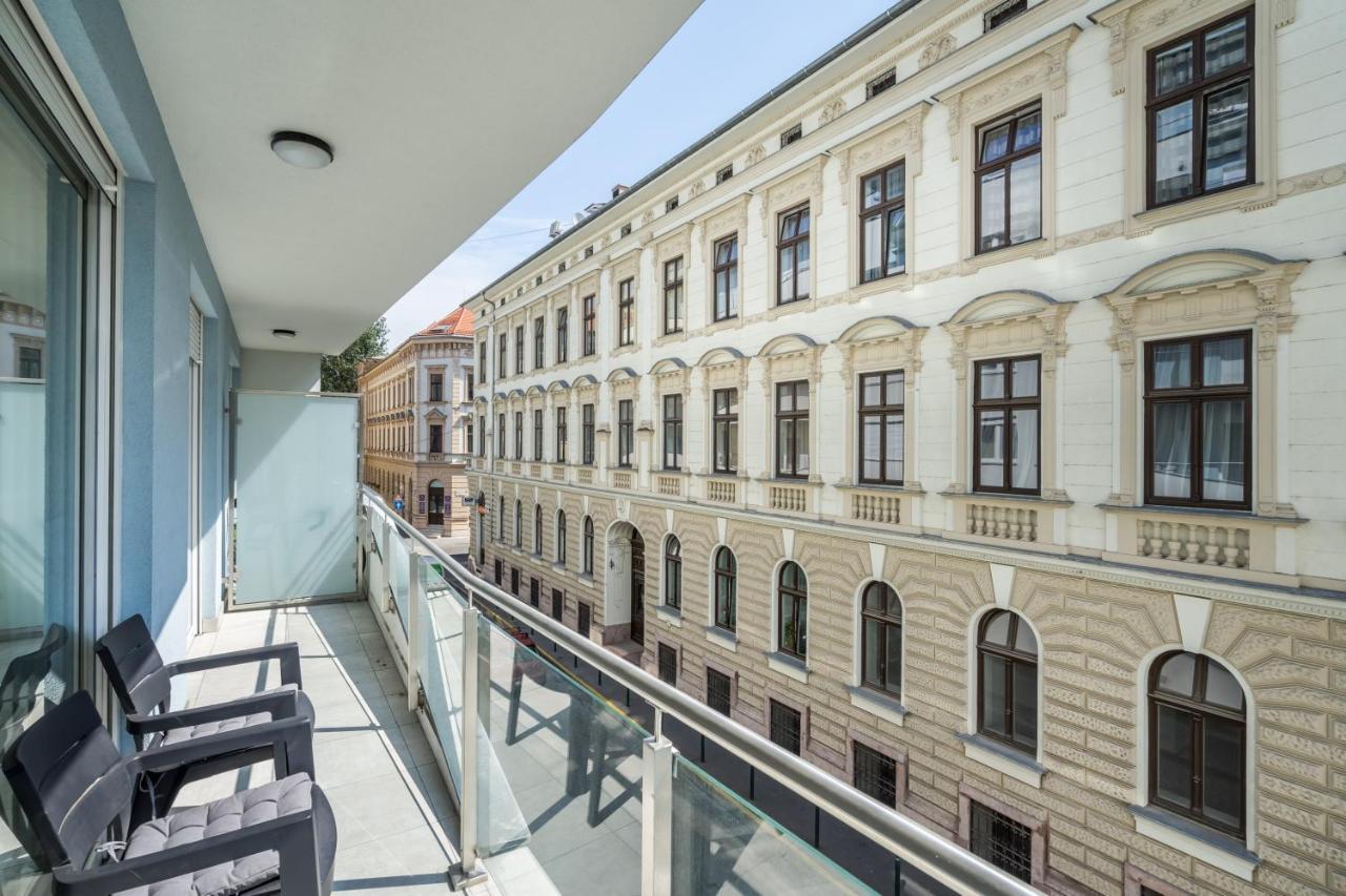Bpr Galactic Empire Home With Balcony Budapest Extérieur photo