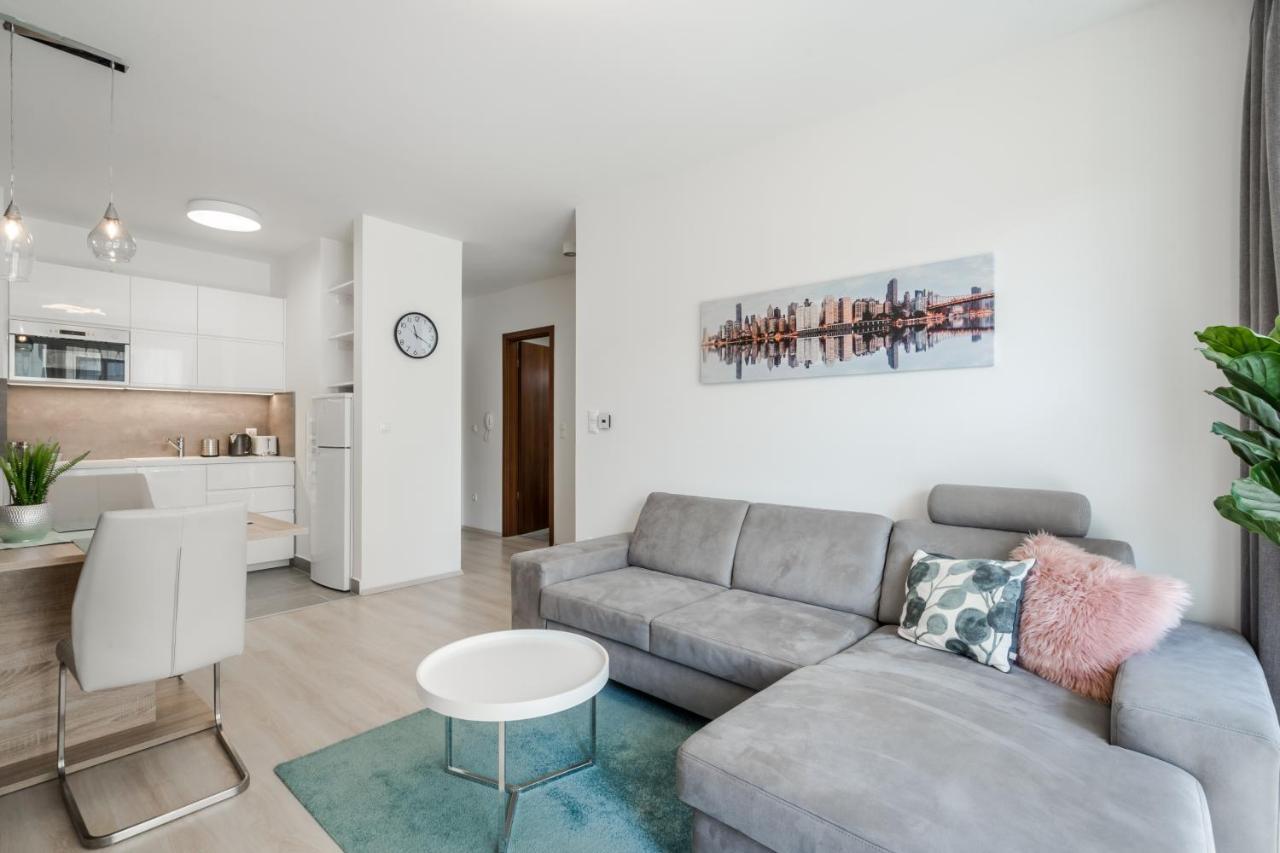 Bpr Galactic Empire Home With Balcony Budapest Extérieur photo