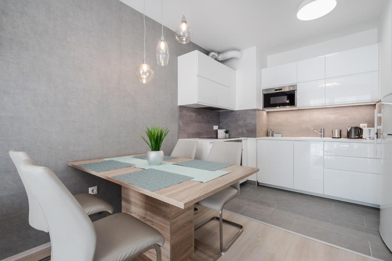 Bpr Galactic Empire Home With Balcony Budapest Extérieur photo