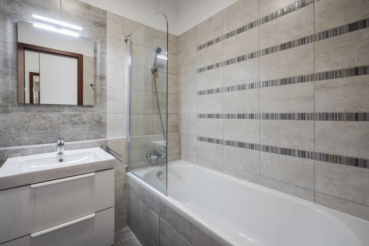 Bpr Galactic Empire Home With Balcony Budapest Extérieur photo
